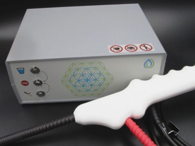 oscylator fal magnetycznych i specjalna dipolowa antena